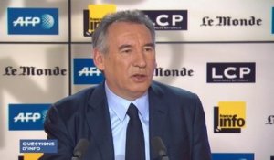 François Bayrou : PS et UMP font "la communication de Marine Le Pen"