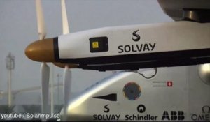 Le décollage de l'avion Solar Impulse 2 pour un tour du monde sans carburant