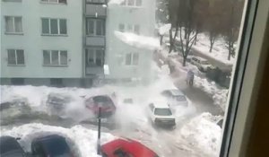 Trois voitures détruite à cause d'une chute de neige
