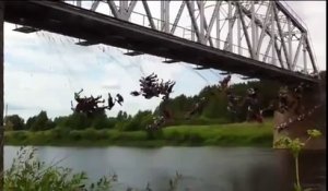 135 personnes sautent d'un pont en même temps