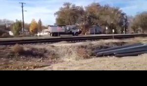 Un camion contre un train en marche ...