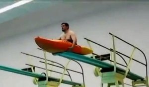 Emmener son kayak sur un plongeoir à la piscine