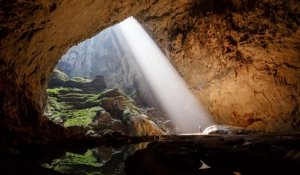 Un drone filme la plus grande grotte du monde