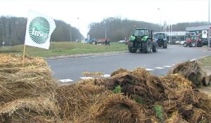 Les agriculteurs bloquent Blois