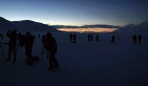 Eclipse solaire vue depuis les Ïles Féroé et le Svalbard