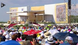 Le Pape vient défier la mafia à Naples