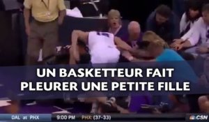 Un basketteur fait pleurer une petite fille en balançant un joueur sur elle