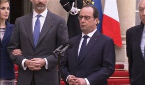 Crash de l'A320 : François Hollande présente les "condoléances" de la France au "peuple espagnol"