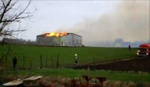 UN hangar ravagé par un incendIe à Quesnoy-sur-Deûle