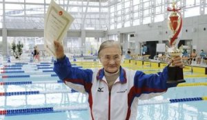 Une nageuse japonaise de 100 ans bat le record de sa catégorie sur 1 500m