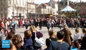 Flashmob pour Marie-Claude Pietragalla à Troyes