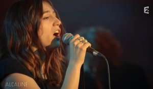 Alcaline, le Mag : Izia - La Vague en live