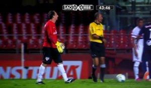 Brésil - Ceni, le gardien de Sao Paulo marque un superbe coup-franc