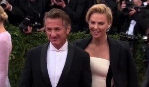 Charlize Theron dit combien elle est heureuse d'être avec Sean Penn