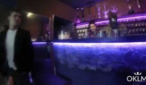 Un gang anti-tabac russe se rend dans un bar à chichas
