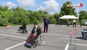 Des handicapés cérébraux passent leur permis fauteuil