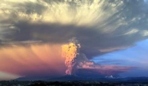 TIMELAPSE de l'Eruption du volcan Calbuco en plein jour : IMPRESSIONNANT