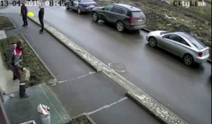 Un éboueur très enervé en Russie
