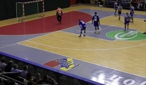Le chabala sur pénalty de Thomas Cauwenberghs face à Stojinovic (handball)