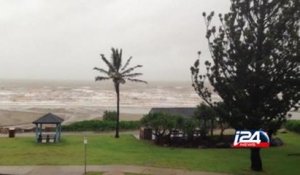 Australia hit by cyclone