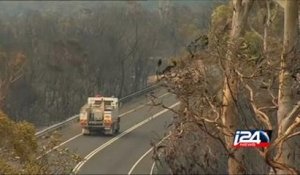 Bushfires in Australia 'destroy dozens of homes'