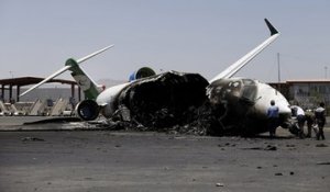 Yémen : la piste de l'aéroport de Sanaa détruite par la coalition