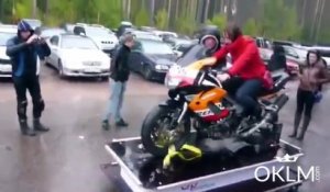 Une moto-école vous apprend à faire des Wheelies en toute sécurité