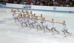 Superbe performance de L'équipe russe de patinage synchronisé