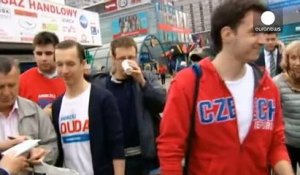 Présidentielles en Pologne : Komorowski et Duda se battent pour le vote jeune