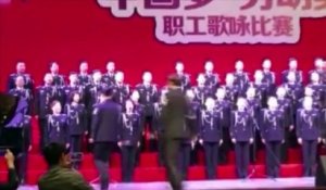 Une scène s'effondre sous le poids d'une chorale en Chine