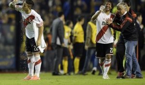 Des joueurs de River Plate aspergés de gaz lacrymogène