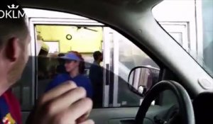 Il paye son fast-food en faisant fumer du cannabis aux employés du Drive
