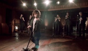 Game of Thrones : Peter Dinklage chante avec Coldplay