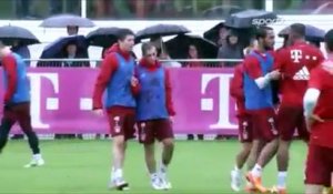 Lewandowski et Boateng se battent à l'entraînement !