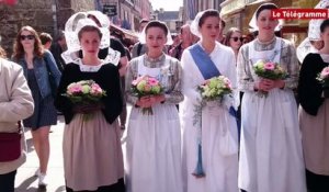 Concarneau. Premier bain de foule pour la reine des Filets Bleus