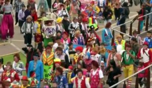 Défilé coloré dans les rues de Lima : les clowns manifestent