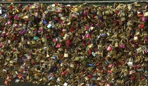 Paris : Les cadenas vont quitter le Pont des Arts
