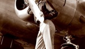 Images inédites de l’aviatrice américaine Amelia EarHart, disparue en mer en 1937