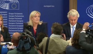 Marine Le Pen annonce la constitution d'un groupe au Parlement européen