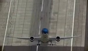 Impressionnant décollage à la verticale d'un Boeing 787