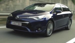 Toyota Avensis Touring Sports restylée : 1er contact en vidéo
