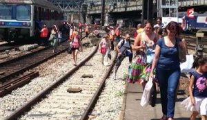 "C'est un bordel pas possible !" : chaleur torride et trains en retard dans les gares parisiennes
