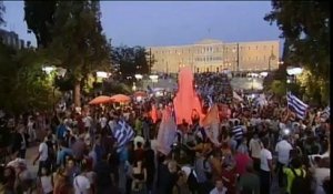 Les partisans du "non" célèbrent leur victoire dans les rues d'Athènes