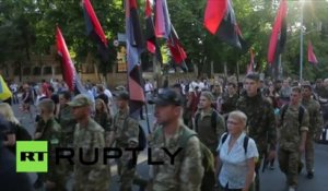 Marche des radicaux à Kiev pour appeler à l’action militaire dans le Donbass