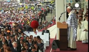 Un million de fidèles écoutent l'homélie du pape à Quito en Equateur