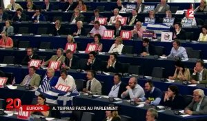 Tsipras à la fois ovationné et conspué au Parlement européen
