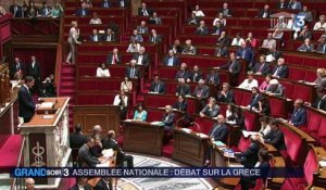 Grèce : "La France a aidé et doit continuer à aider la Grèce", affirme Valls