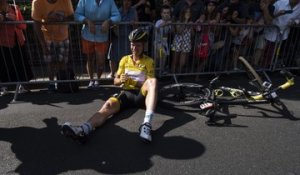 Cinq maillots jaunes contraints à l’abandon après une chute