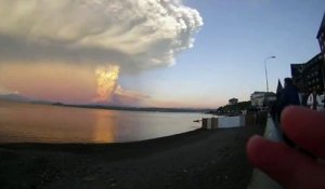 Timelapse impressionnant de l'éruption d'un volcan - Magique