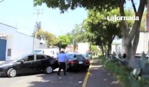Des taxis mexicains attaque un Uber et détruisent sa voiture